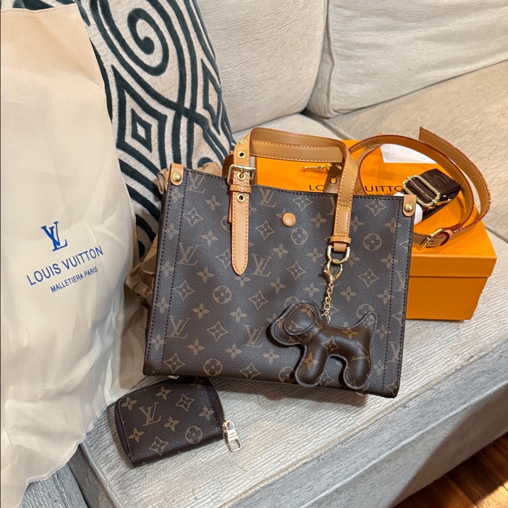 LV Designers Guild Dark Brown Monogram Tote - Picture 15 of 16
